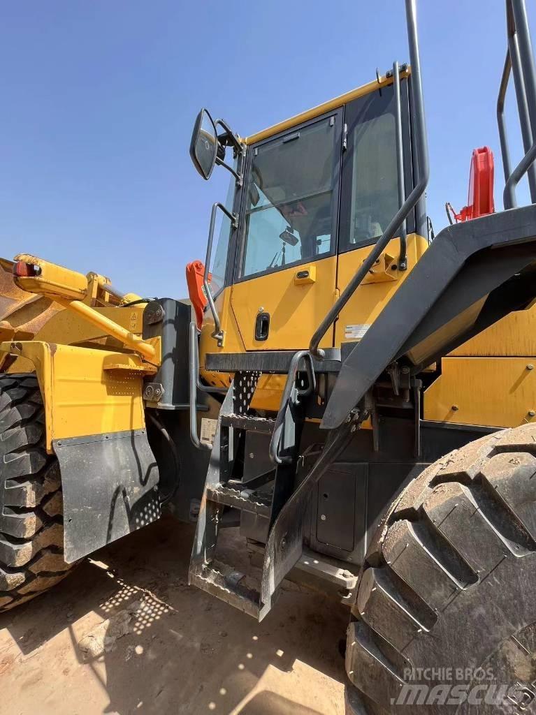 Komatsu WA 380 Kolesni nakladalci