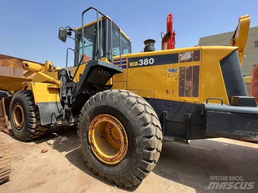 Komatsu WA 380 Kolesni nakladalci