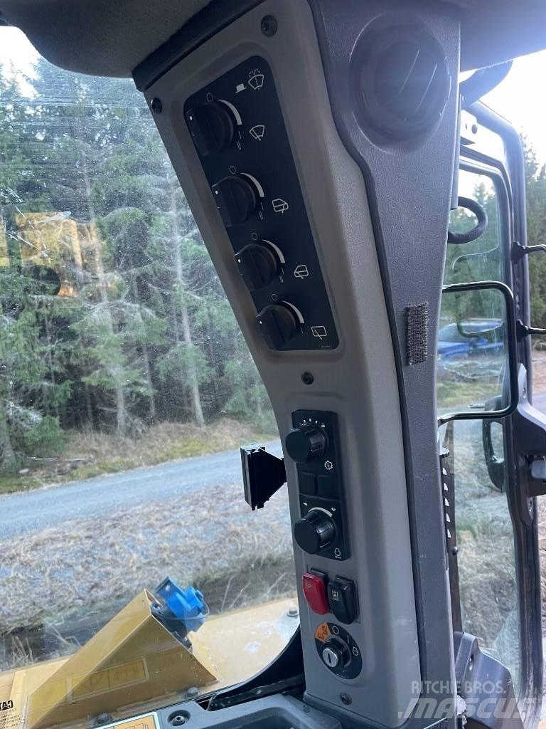 CAT D 6 XE LGP Buldožerji goseničarji