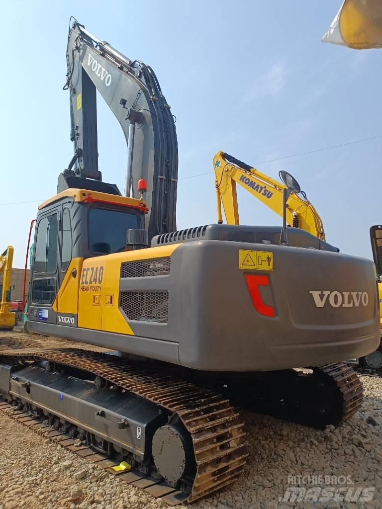 Volvo EC 240 Bagri goseničarji