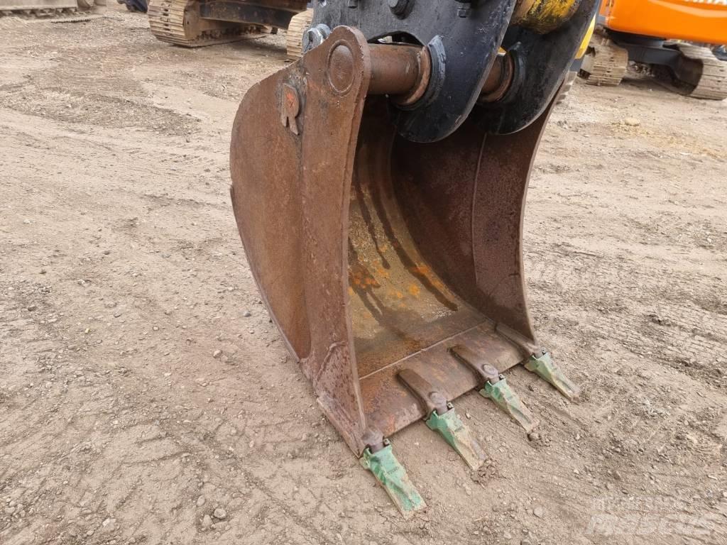 JCB JS 210 LC Bagri goseničarji