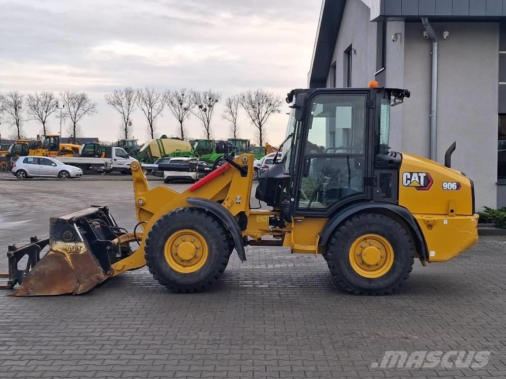 CAT 906 Kolesni nakladalci