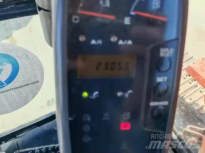 Hitachi ZX135 Bagri goseničarji