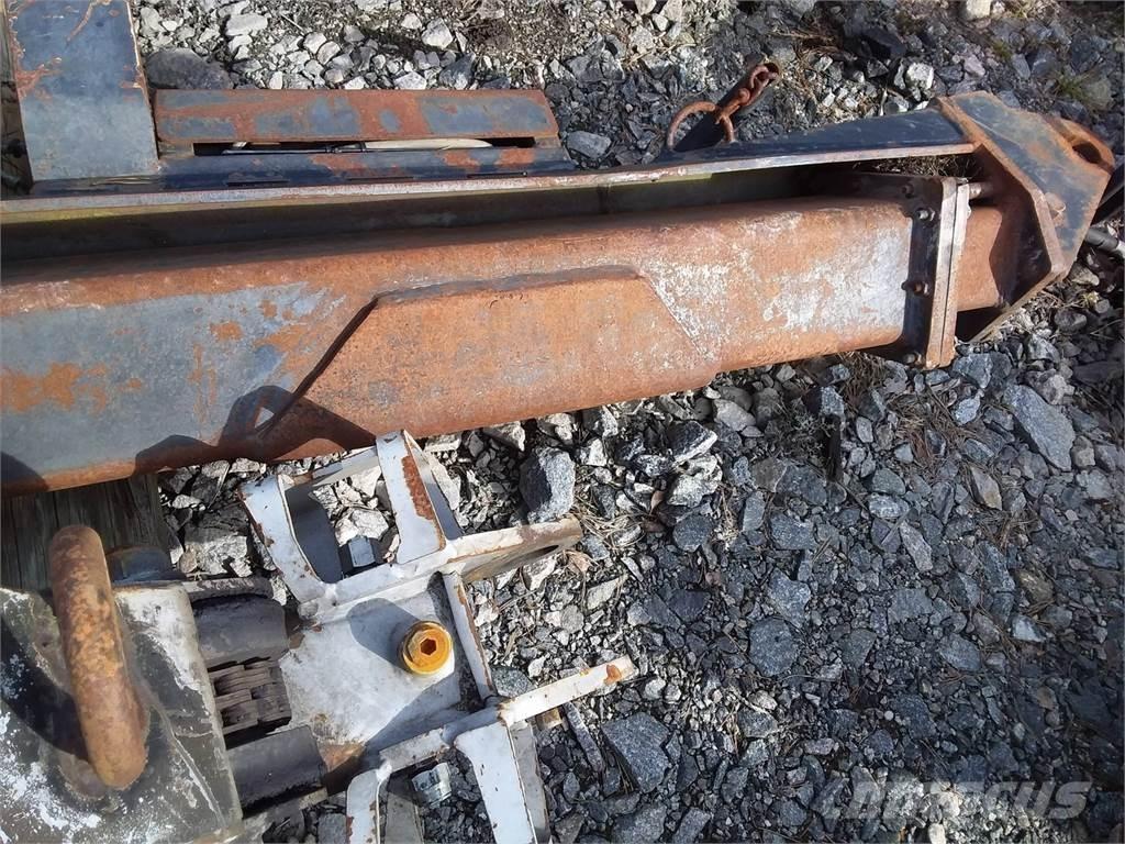 CAT 2200 Dvigala za gozdne kombajne