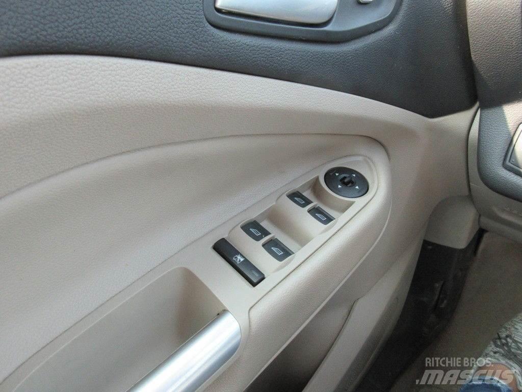 Ford Escape Avtomobili