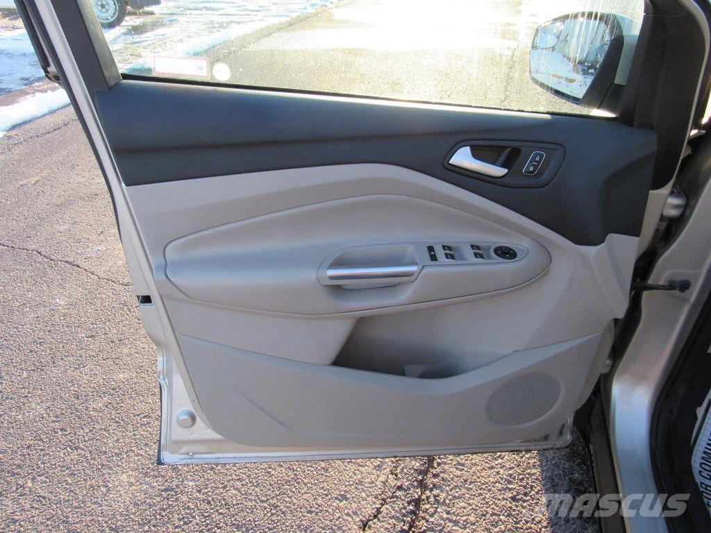 Ford Escape Avtomobili