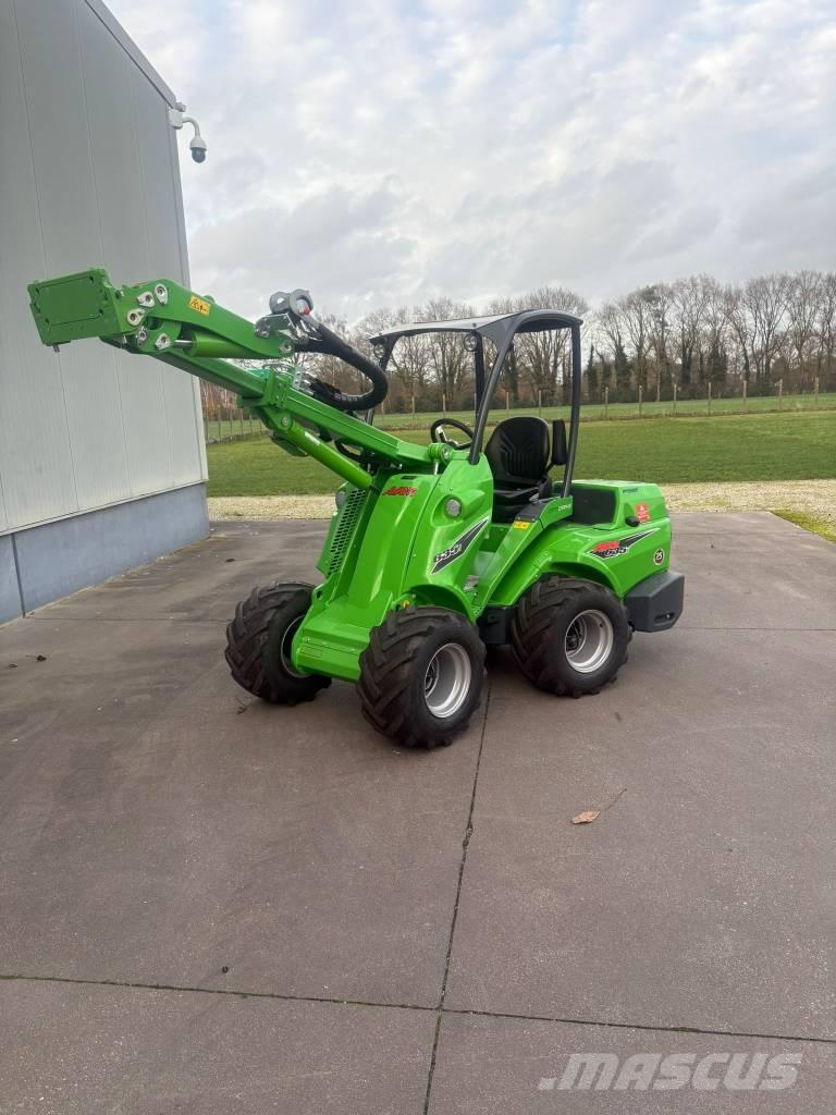 Avant 635 Skid steer mini nakladalci