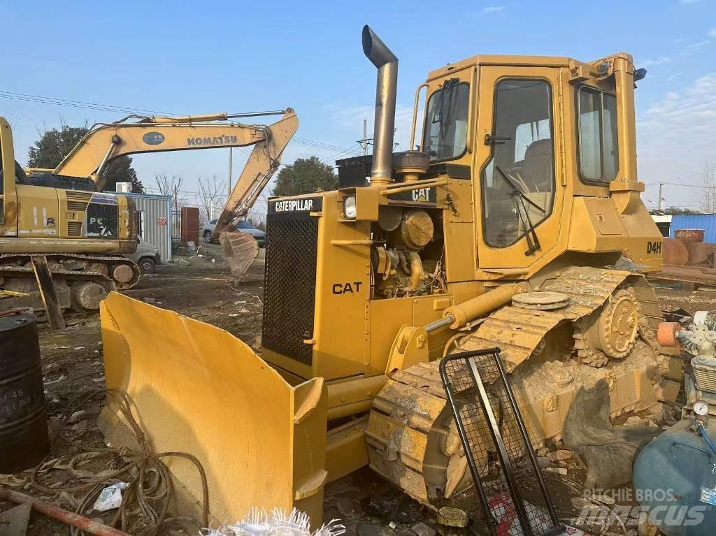 CAT D 4 H Buldožerji goseničarji