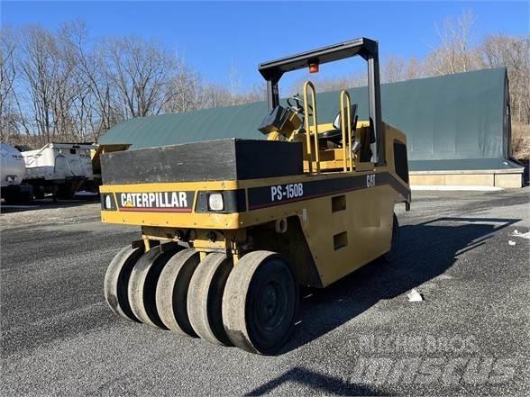 CAT PS-150B Kolesni valjarji s pnevmatikami