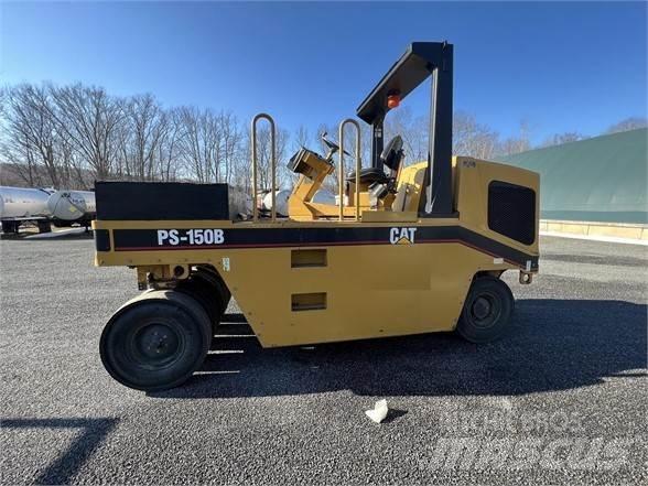 CAT PS-150B Kolesni valjarji s pnevmatikami