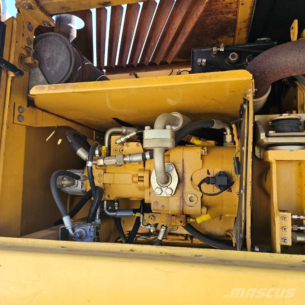 CAT 322 C Bagri na kolesih