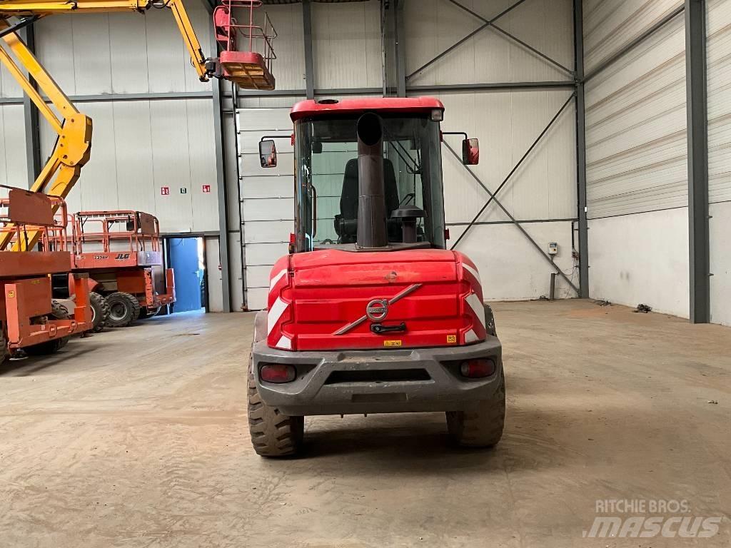 Volvo L 30 G Kolesni nakladalci