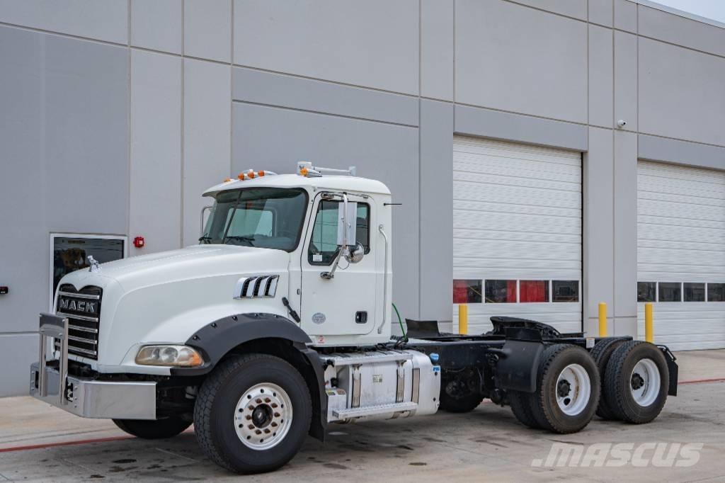 Mack Granite GU 813 Vlačilci