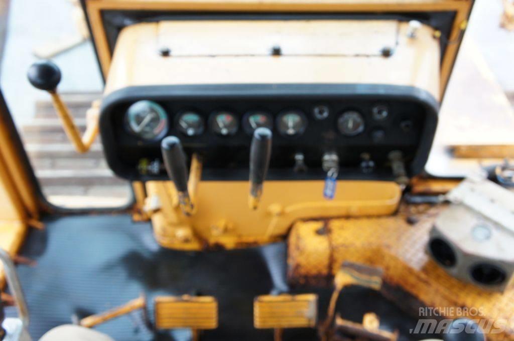 Komatsu D155A-1 Buldožerji