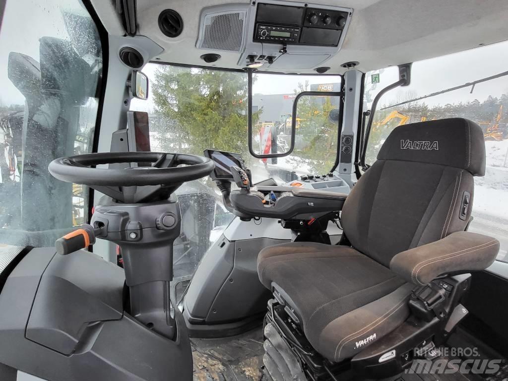Valtra Q 305 Traktorji