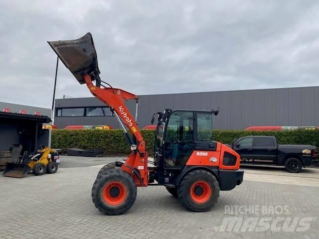 Kubota R 090 Kolesni nakladalci