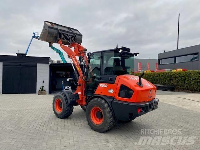 Kubota R 090 Kolesni nakladalci