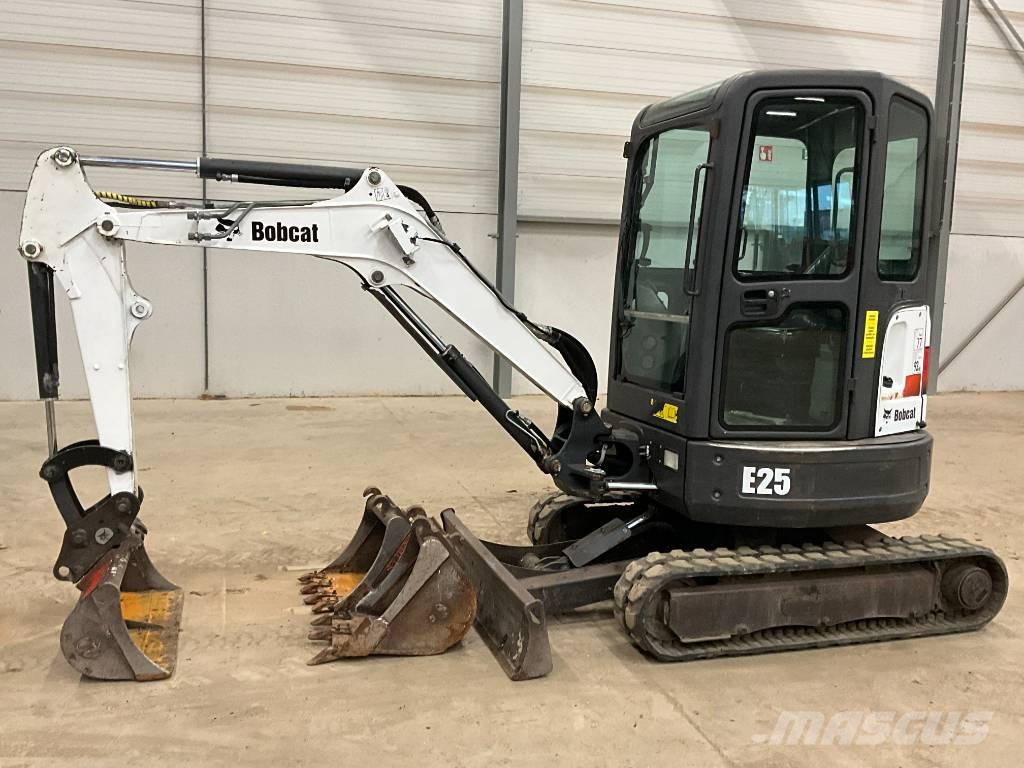 Bobcat E 25 Mini bagri <7t