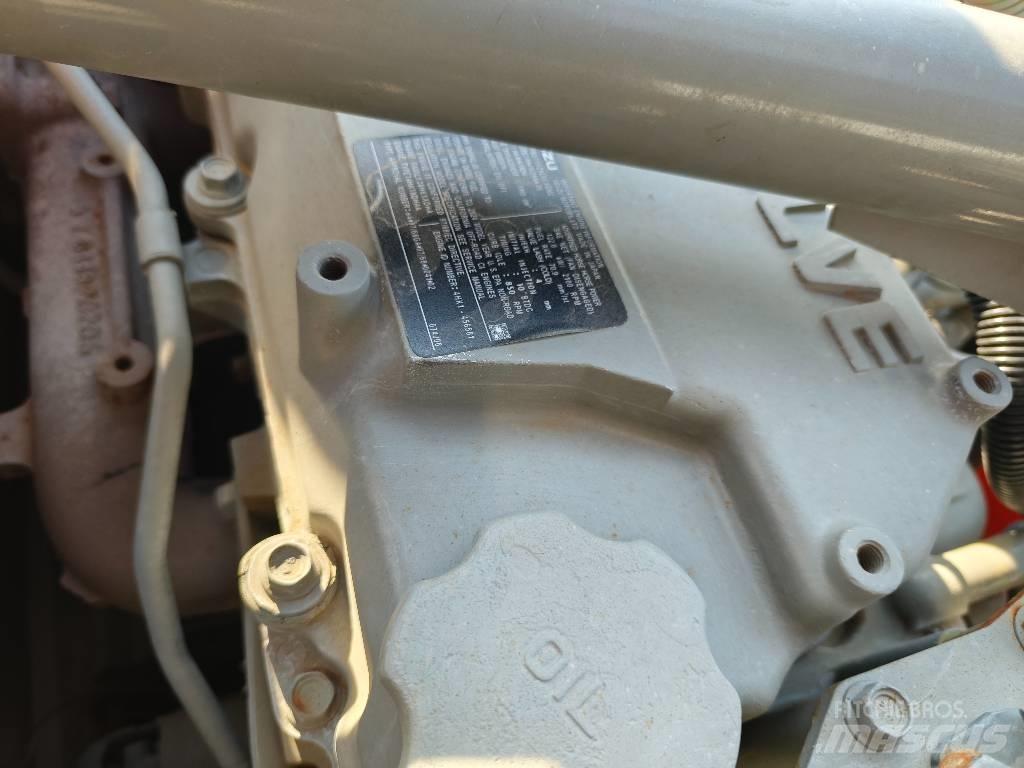 Hitachi ZX 200 Bagri goseničarji