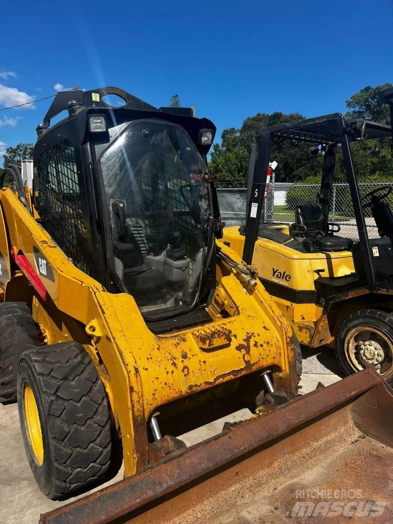 CAT 246C Skid steer mini nakladalci