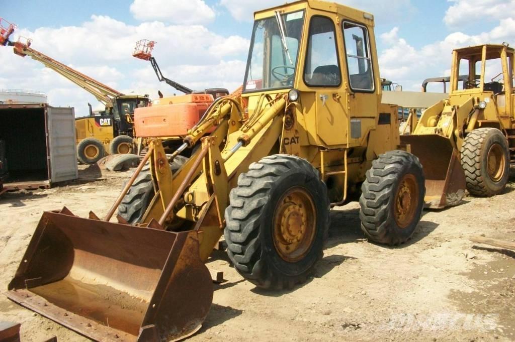CAT 910 Kolesni nakladalci