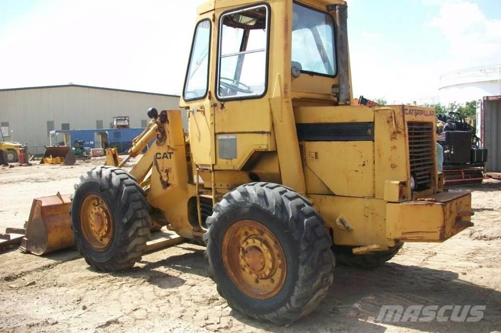 CAT 910 Kolesni nakladalci