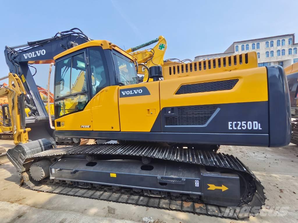 Volvo EC 250 D L Bagri goseničarji