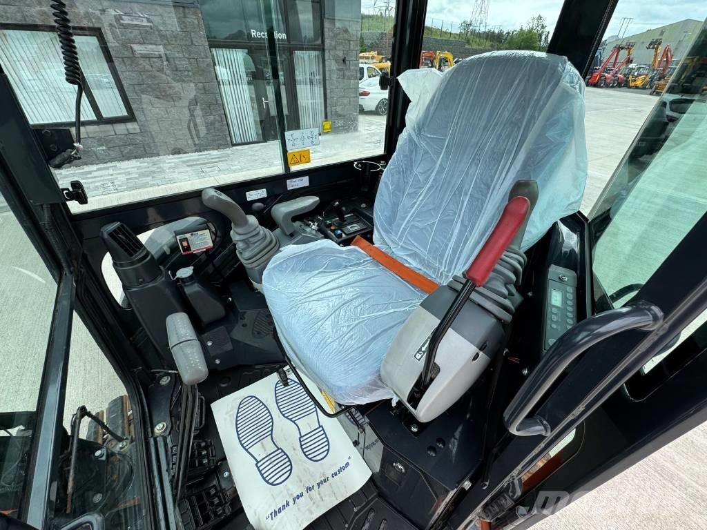 Hitachi ZX 26 U-6CLR Mini bagri <7t