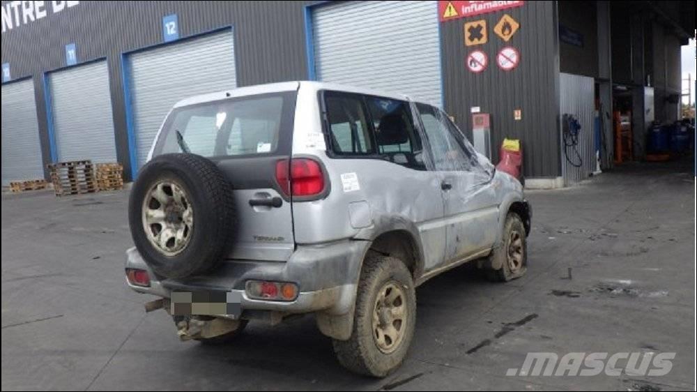 Nissan Terrano II Avtomobili