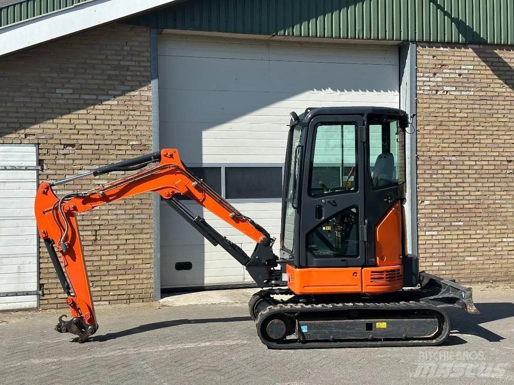 Hitachi ZX26U-6CR Mini bagri <7t