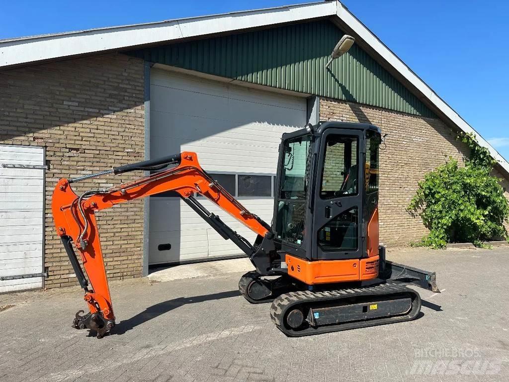 Hitachi ZX26U-6CR Mini bagri <7t