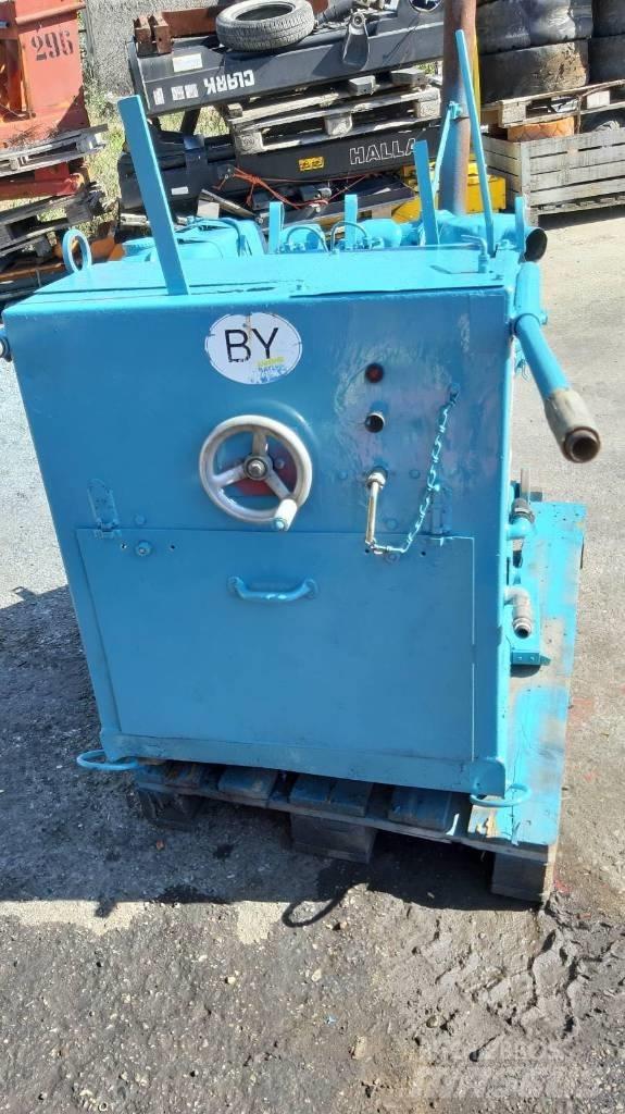 Hanix 32 HP Drugo