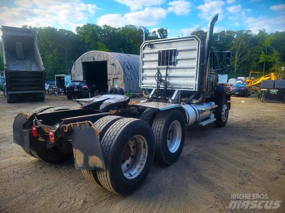Mack CH 613 Vlačilci