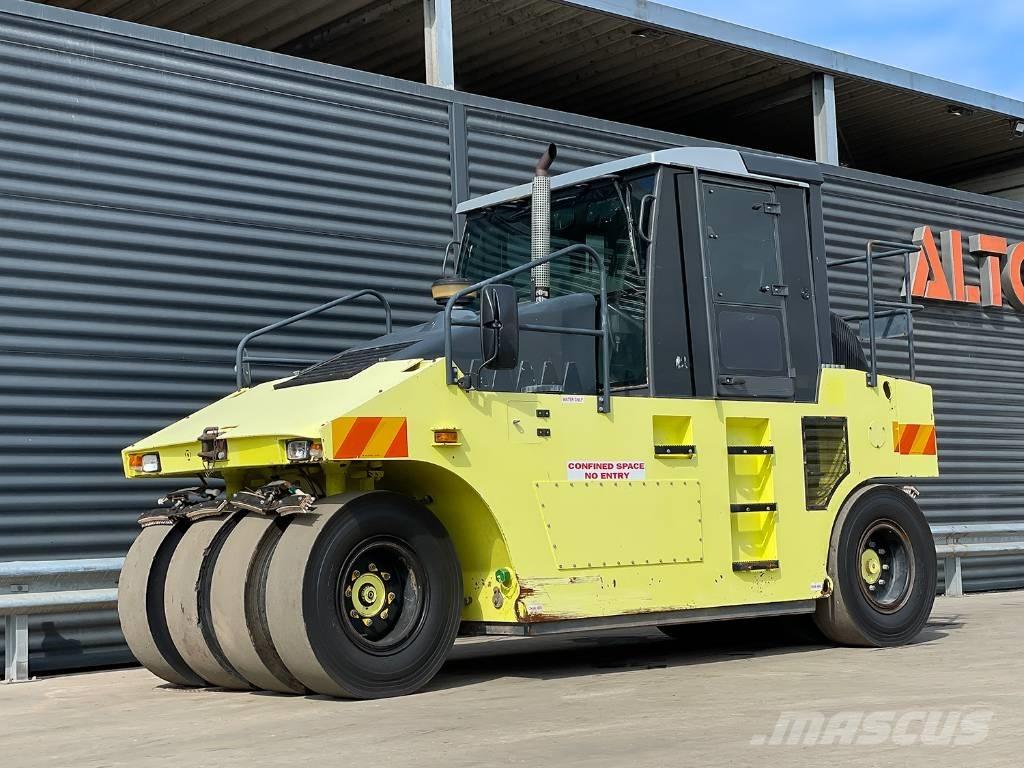 Ammann AP 240 Kolesni valjarji s pnevmatikami