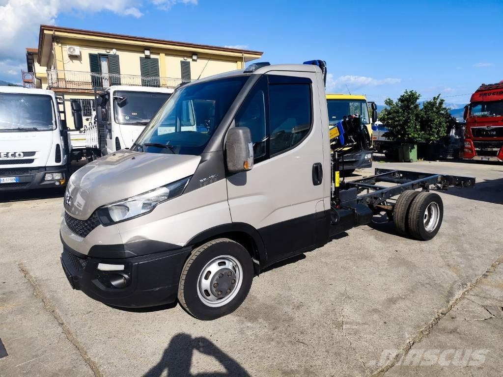 Iveco Daily 35-130 Tovornjaki z žerjavom