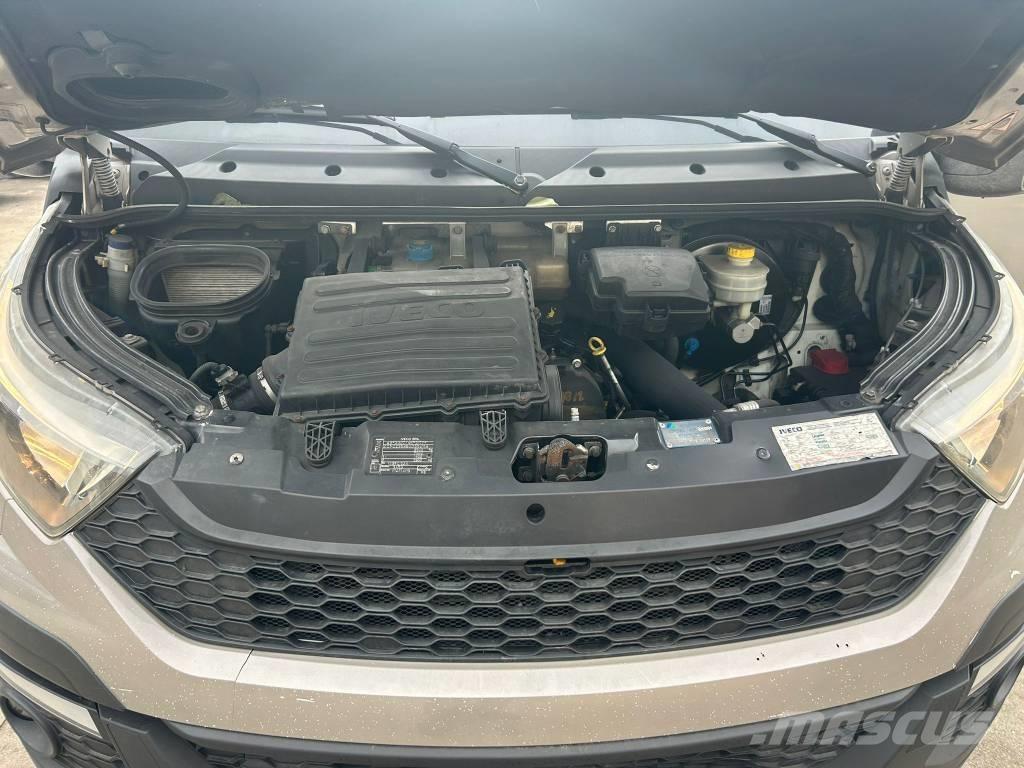 Iveco Daily 35-130 Tovornjaki z žerjavom