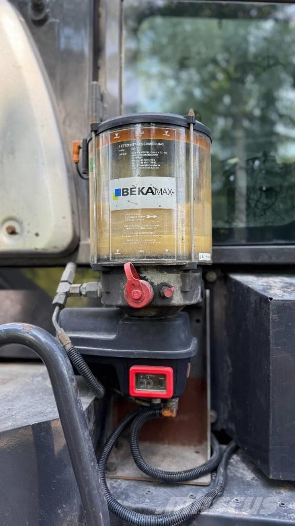 Hitachi ZW 140 Kolesni nakladalci