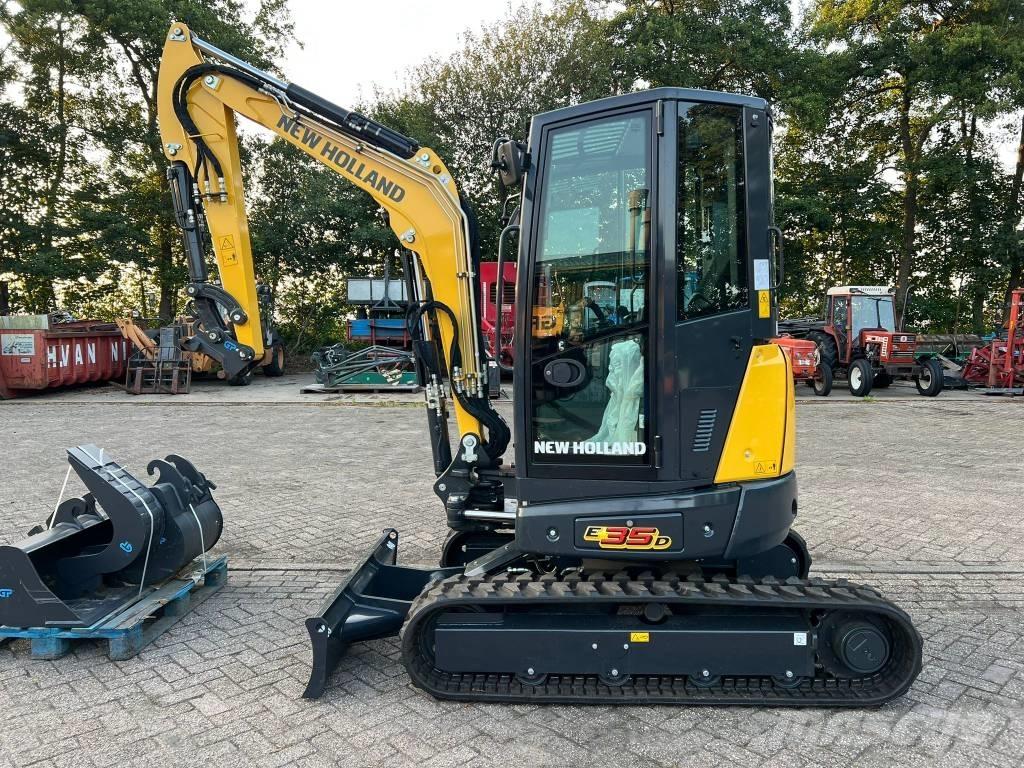 New Holland E 35 D Mini bagri <7t