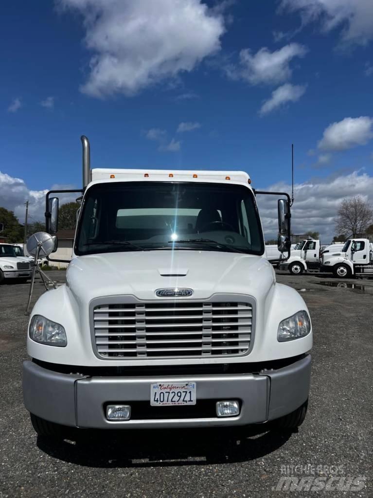 Freightliner M2 106 Tovornjaki za prevoz pijač