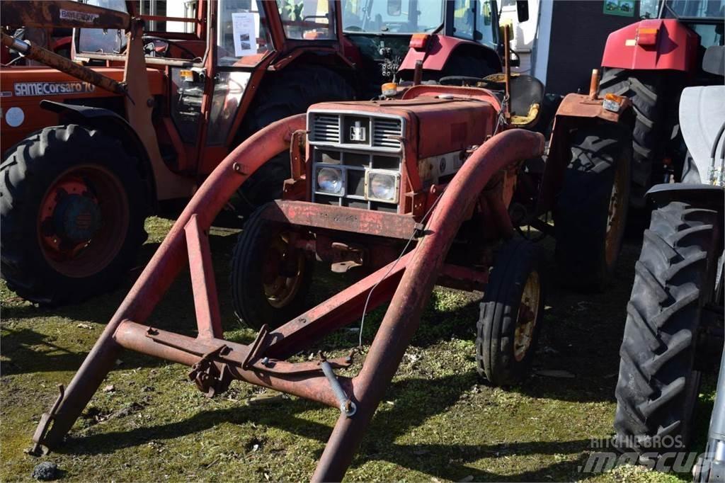 Case IH 383 Traktorji