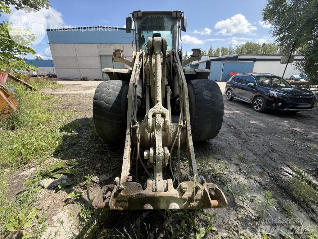 Volvo L 120 Kolesni nakladalci