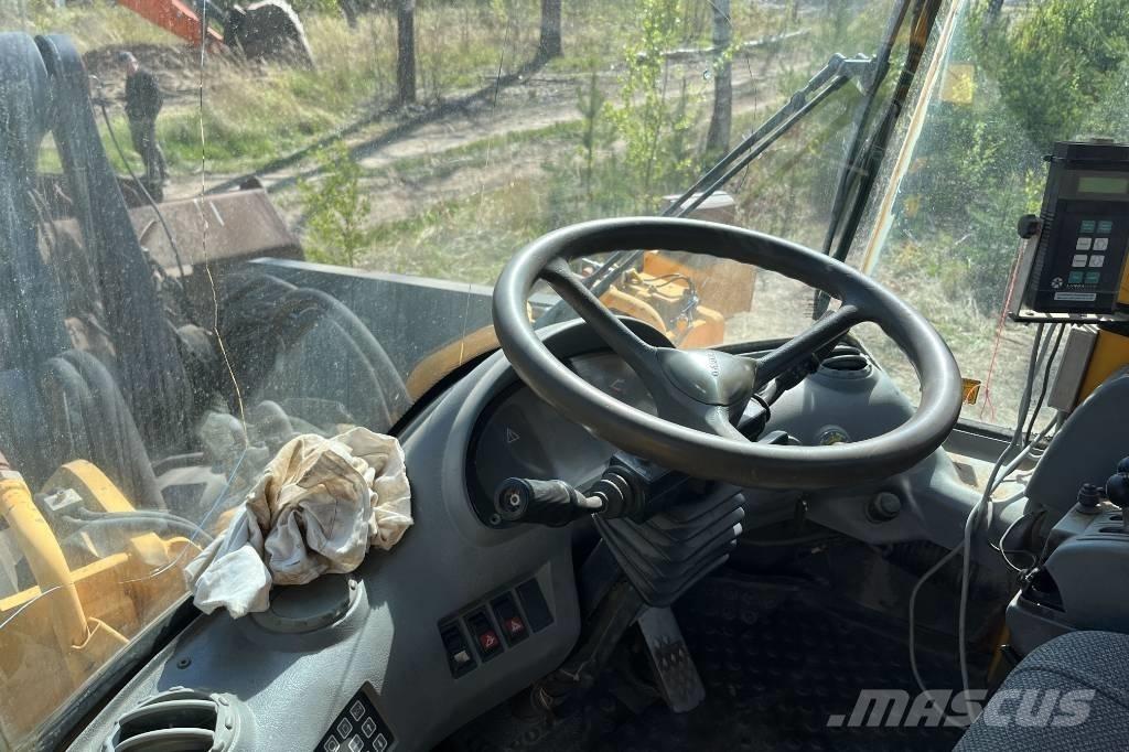 Volvo L 220 Kolesni nakladalci