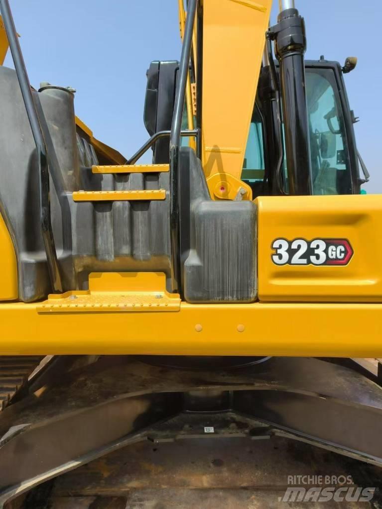 CAT 323 GC Bagri goseničarji
