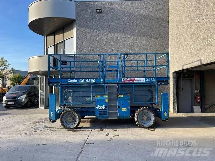 Genie GS4390RT Škarjaste dvižne ploščadi