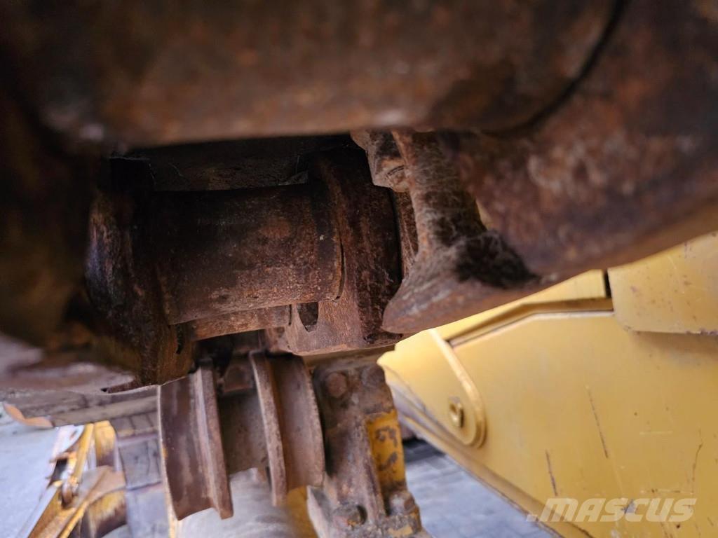 CAT D6T Buldožerji goseničarji