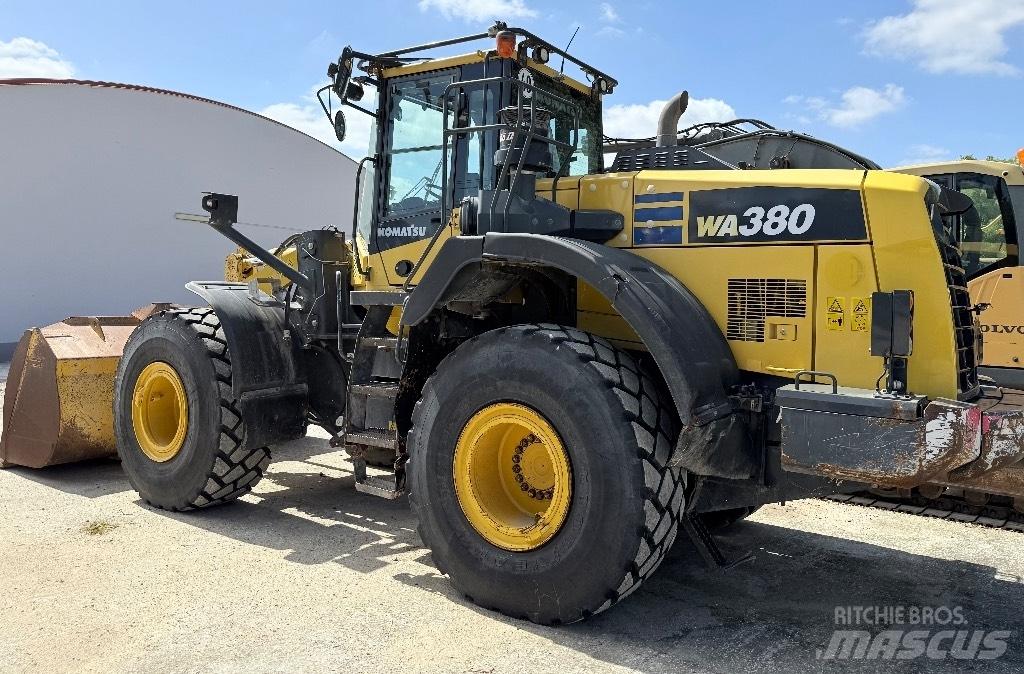 Komatsu WA 380-8 Kolesni nakladalci