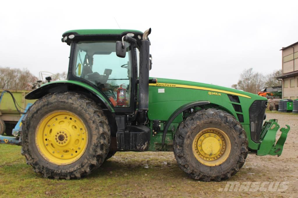 John Deere 8245 R Traktorji