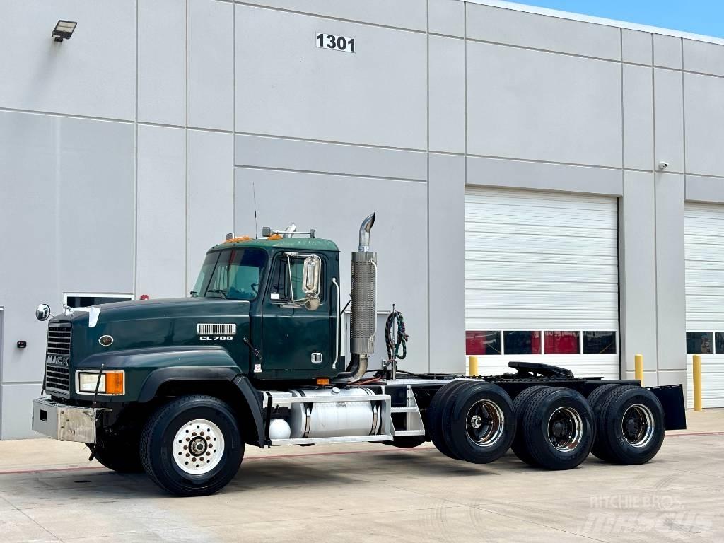 Mack CL 713 Vlačilci