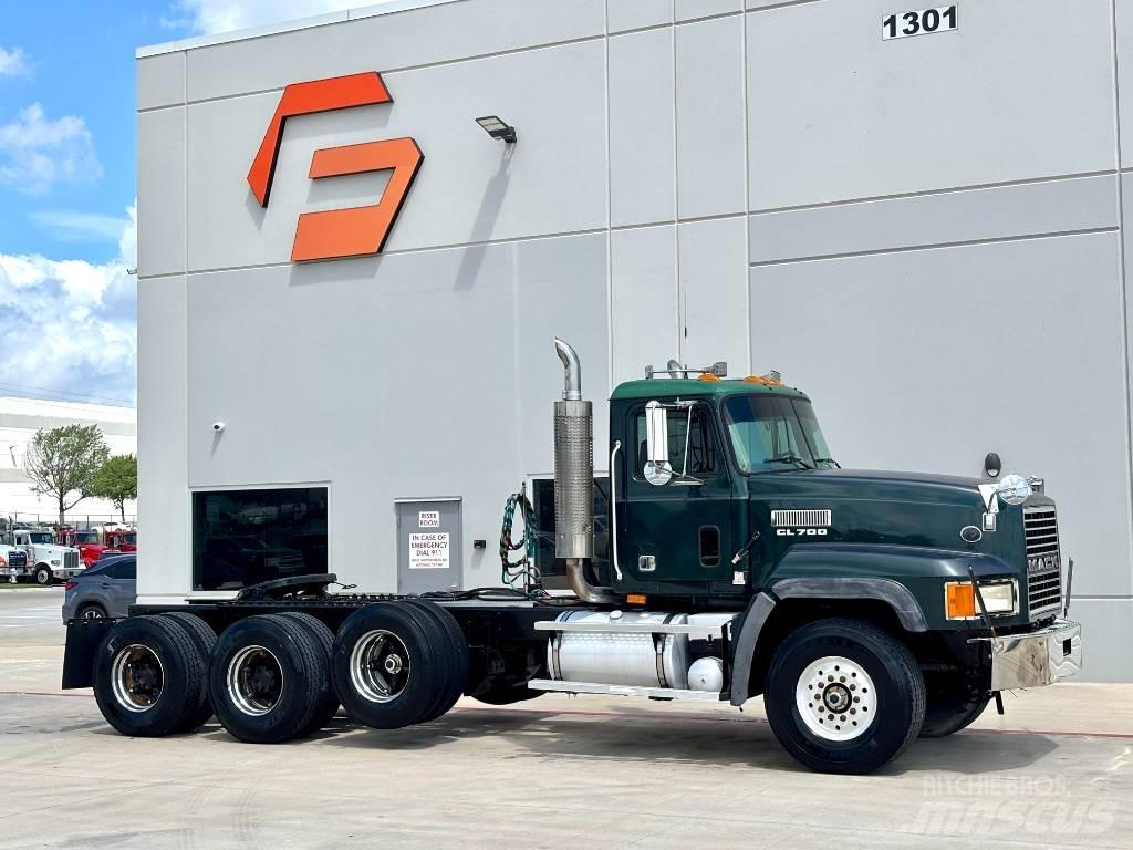 Mack CL 713 Vlačilci