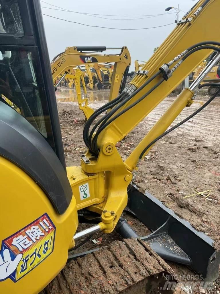 Komatsu PC 30 Mini bagri <7t